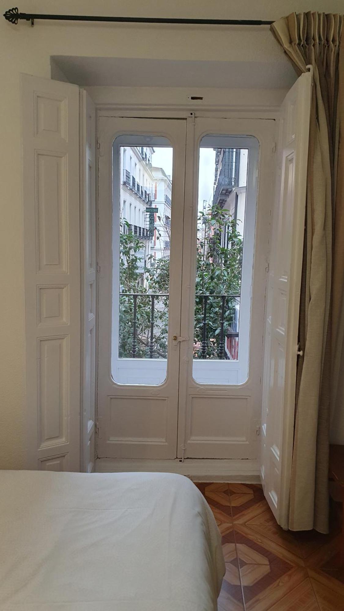 Hostal Ginebra Madrid Esterno foto