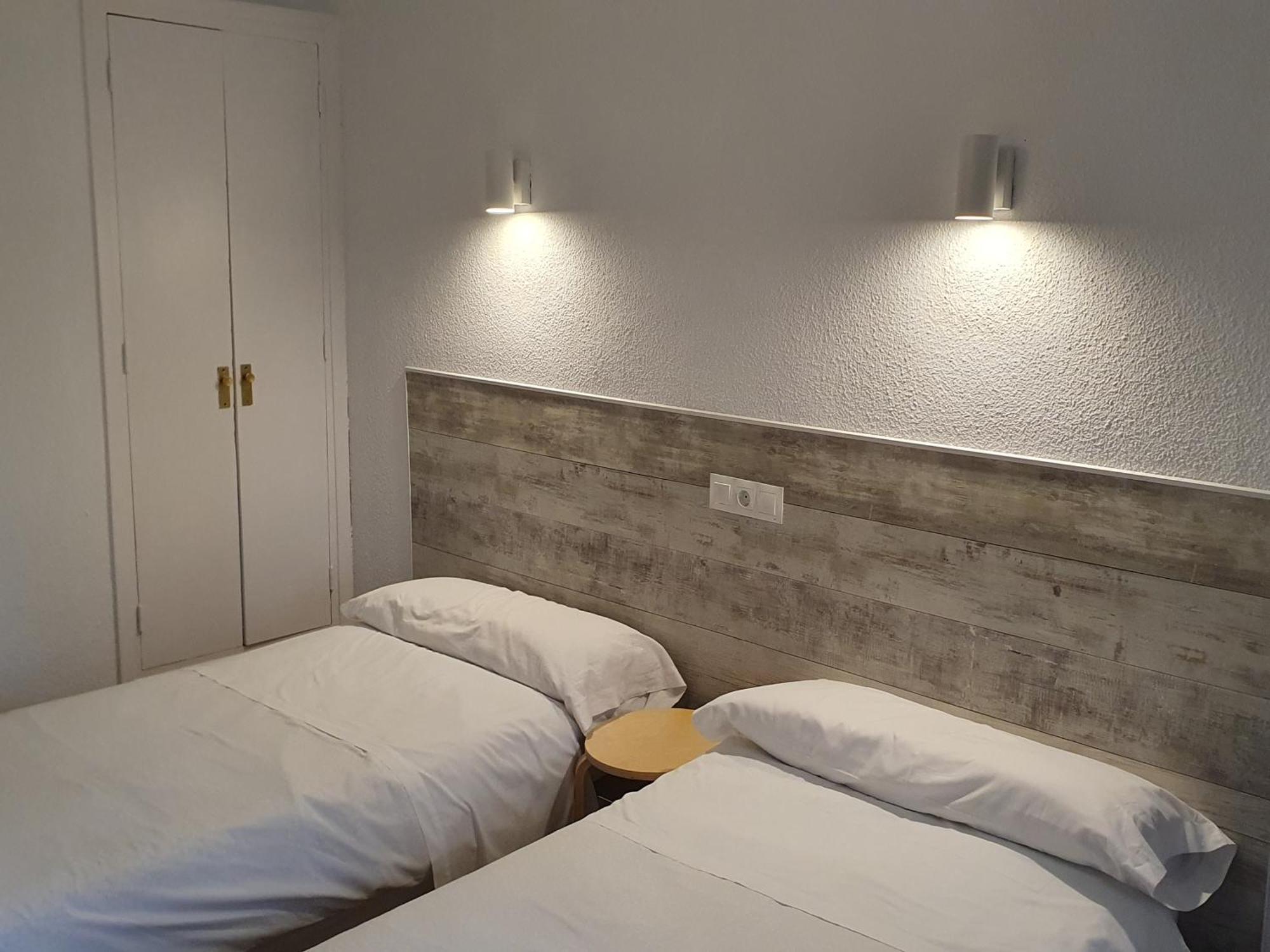 Hostal Ginebra Madrid Esterno foto